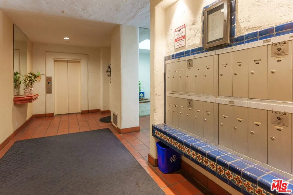 11755 Montana Avenue #208 Los Angeles, CA 90049