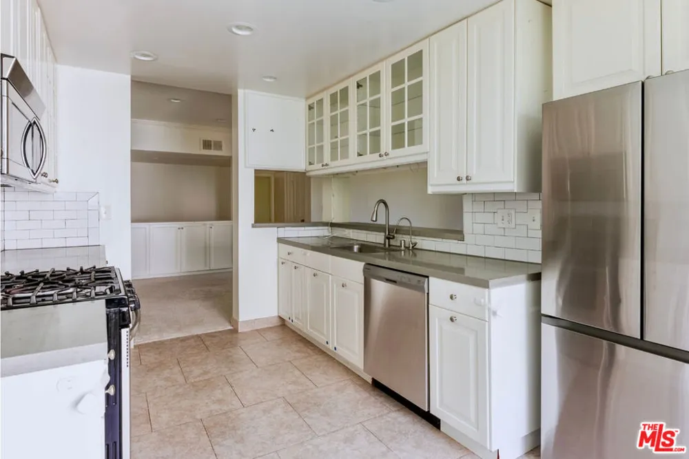 11755 Montana Avenue #208 Los Angeles, CA 90049