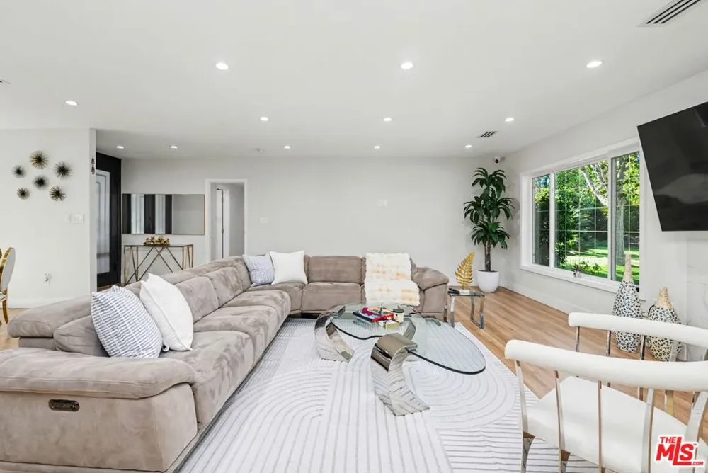 17409 Kinzie Street Los Angeles, CA 91325