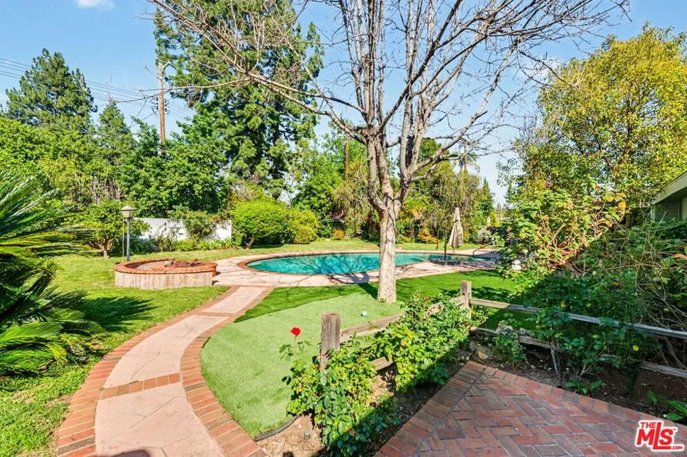 17409 Kinzie Street Los Angeles, CA 91325