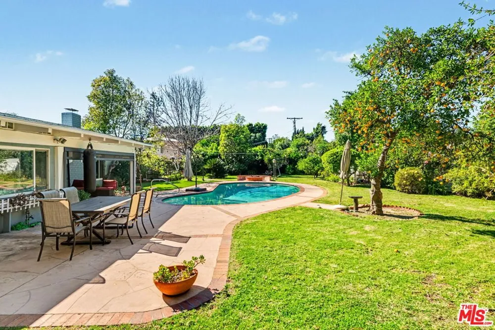 17409 Kinzie Street Los Angeles, CA 91325