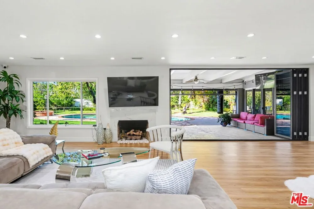 17409 Kinzie Street Los Angeles, CA 91325