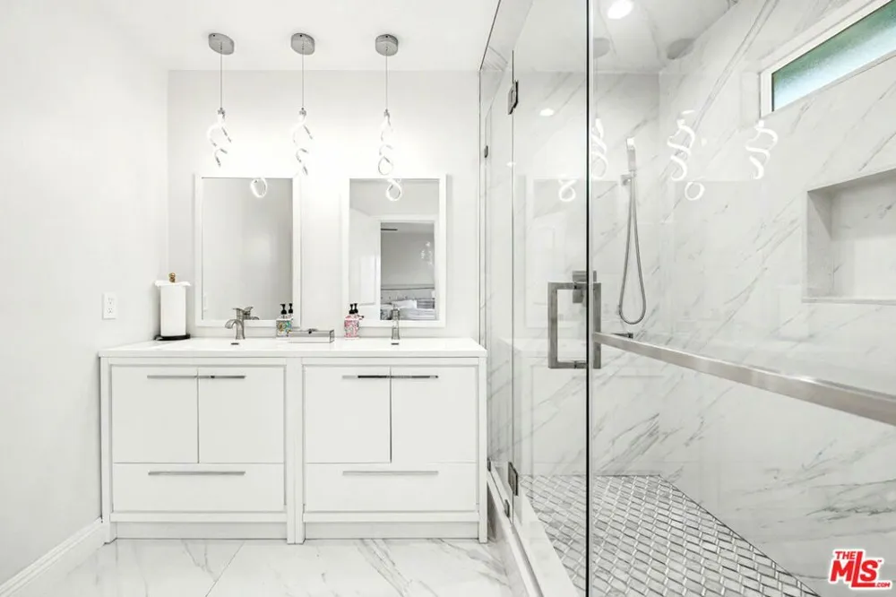17409 Kinzie Street Los Angeles, CA 91325