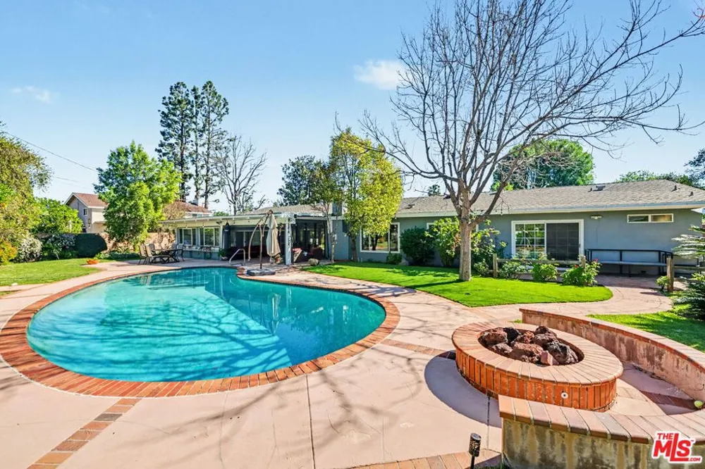 17409 Kinzie Street Los Angeles, CA 91325