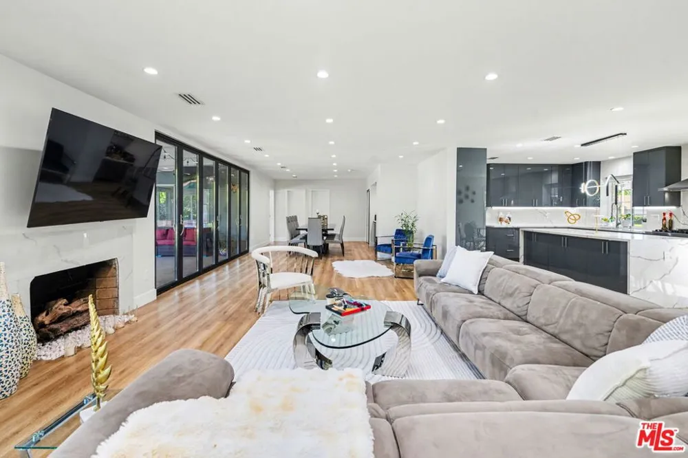 17409 Kinzie Street Los Angeles, CA 91325