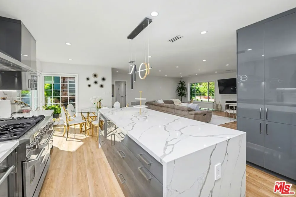 17409 Kinzie Street Los Angeles, CA 91325