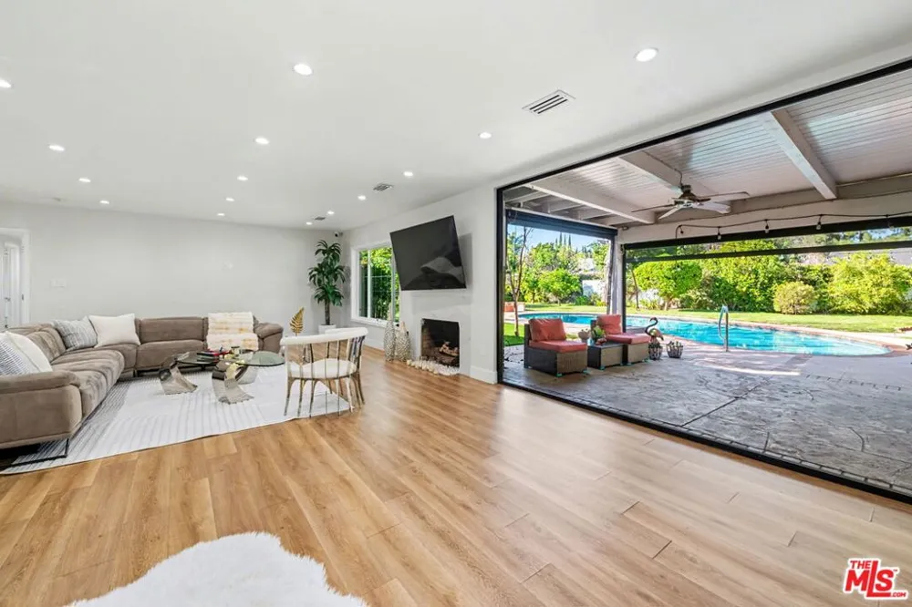 17409 Kinzie Street Los Angeles, CA 91325