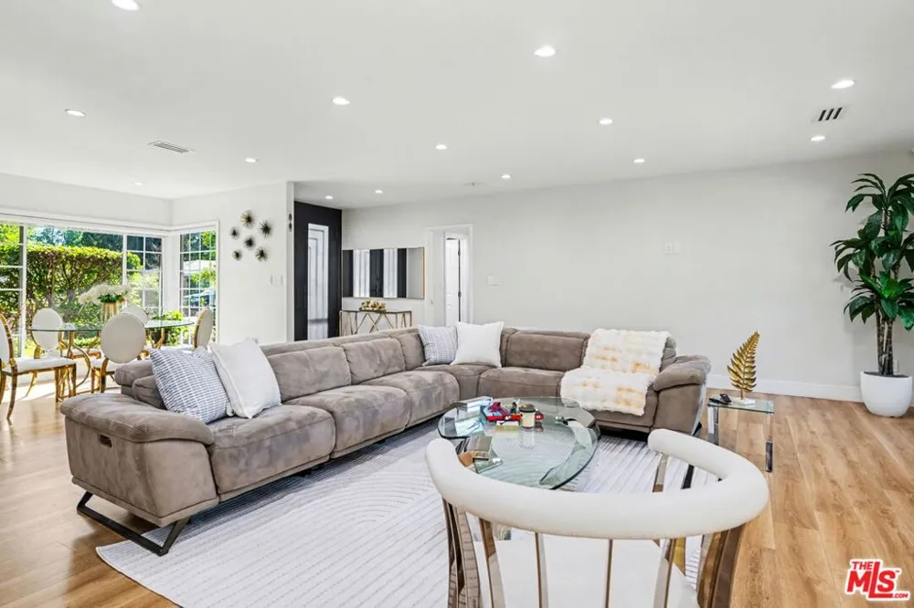 17409 Kinzie Street Los Angeles, CA 91325