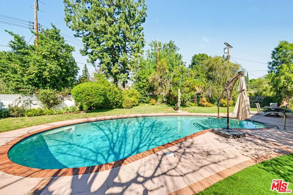 17409 Kinzie Street Los Angeles, CA 91325