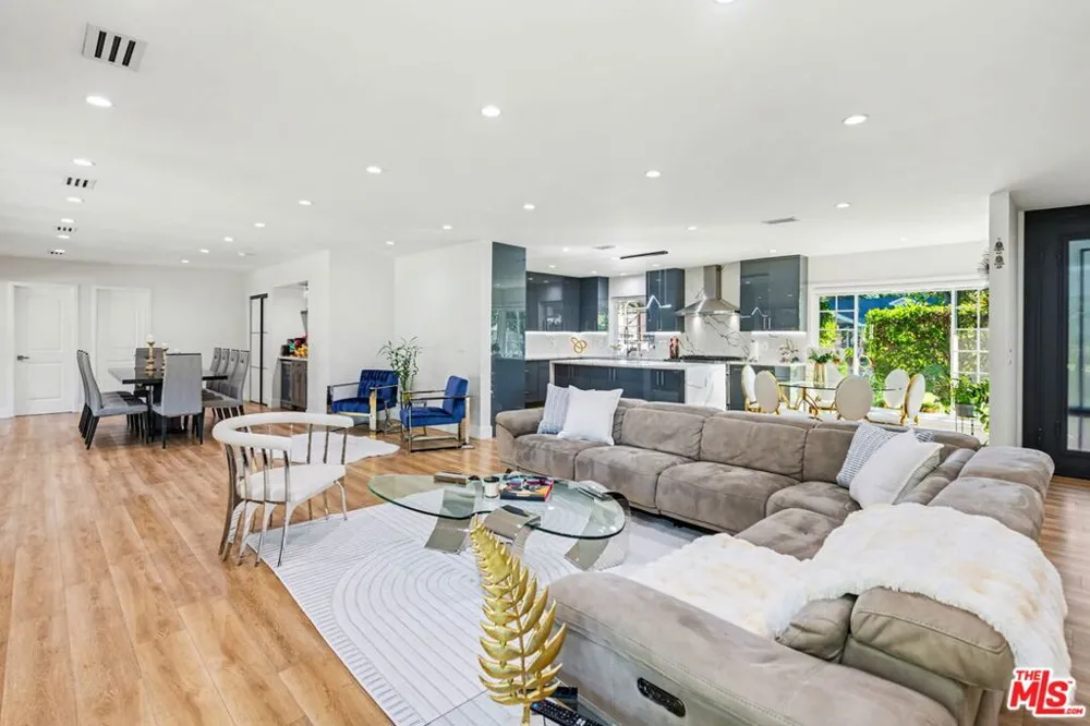 17409 Kinzie Street Los Angeles, CA 91325