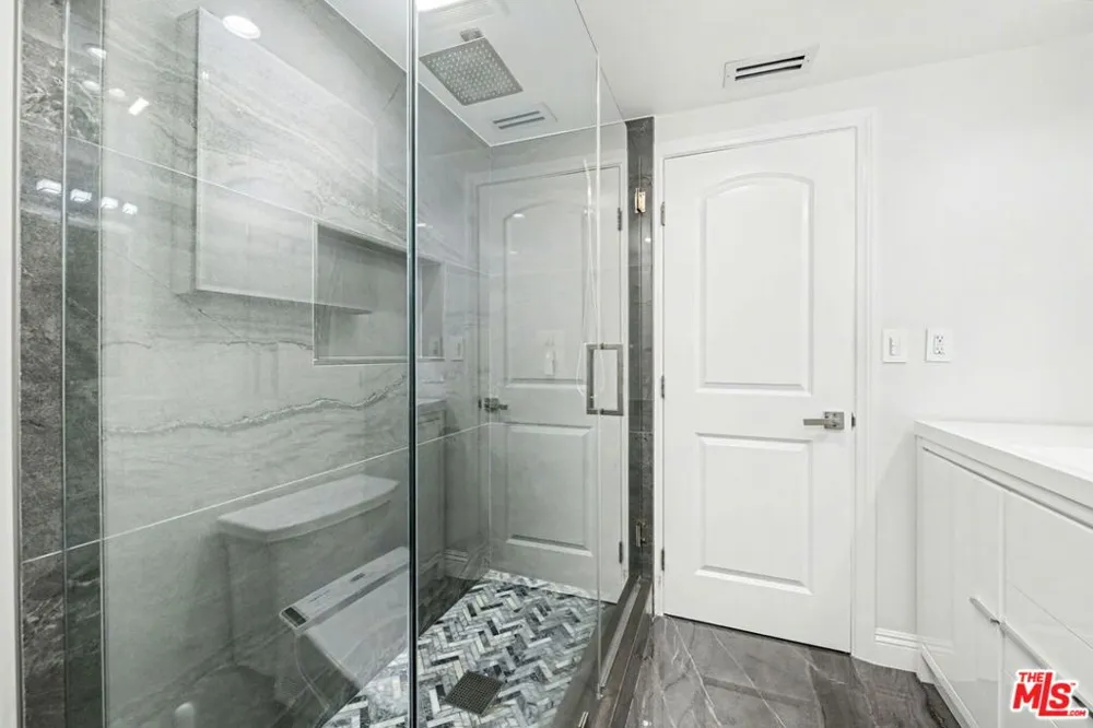 17409 Kinzie Street Los Angeles, CA 91325