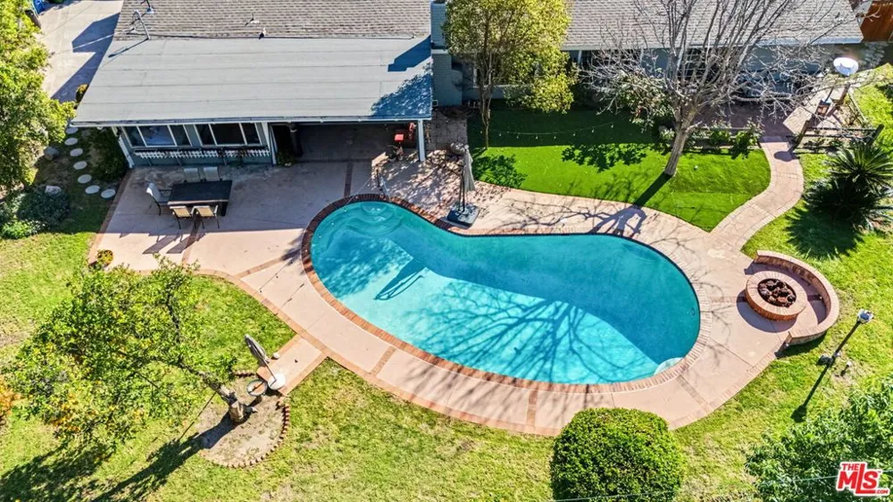 17409 Kinzie Street Los Angeles, CA 91325