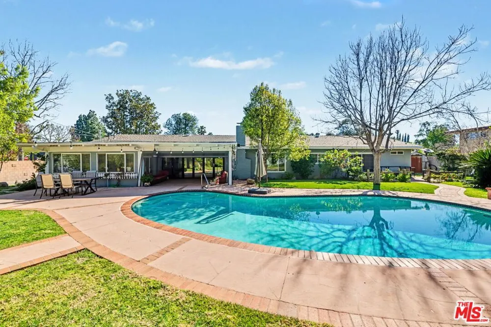 17409 Kinzie Street Los Angeles, CA 91325
