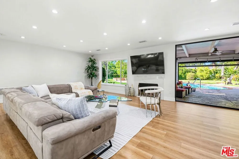 17409 Kinzie Street Los Angeles, CA 91325