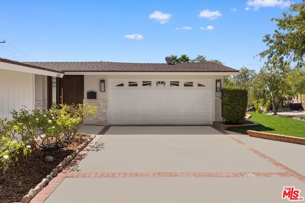 1180 Coronet Avenue Pasadena, CA 91107