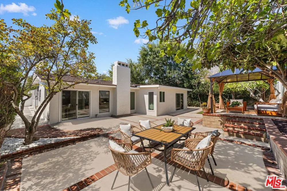 1180 Coronet Avenue Pasadena, CA 91107
