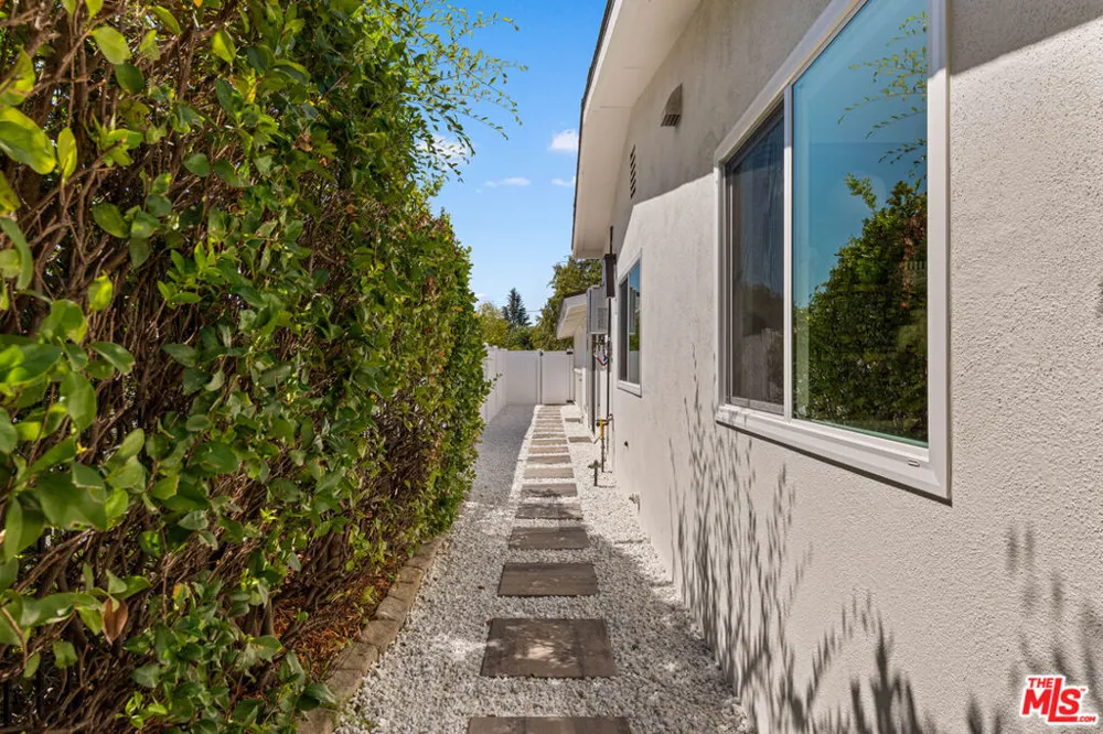 1180 Coronet Avenue Pasadena, CA 91107