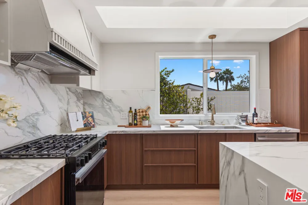 1180 Coronet Avenue Pasadena, CA 91107