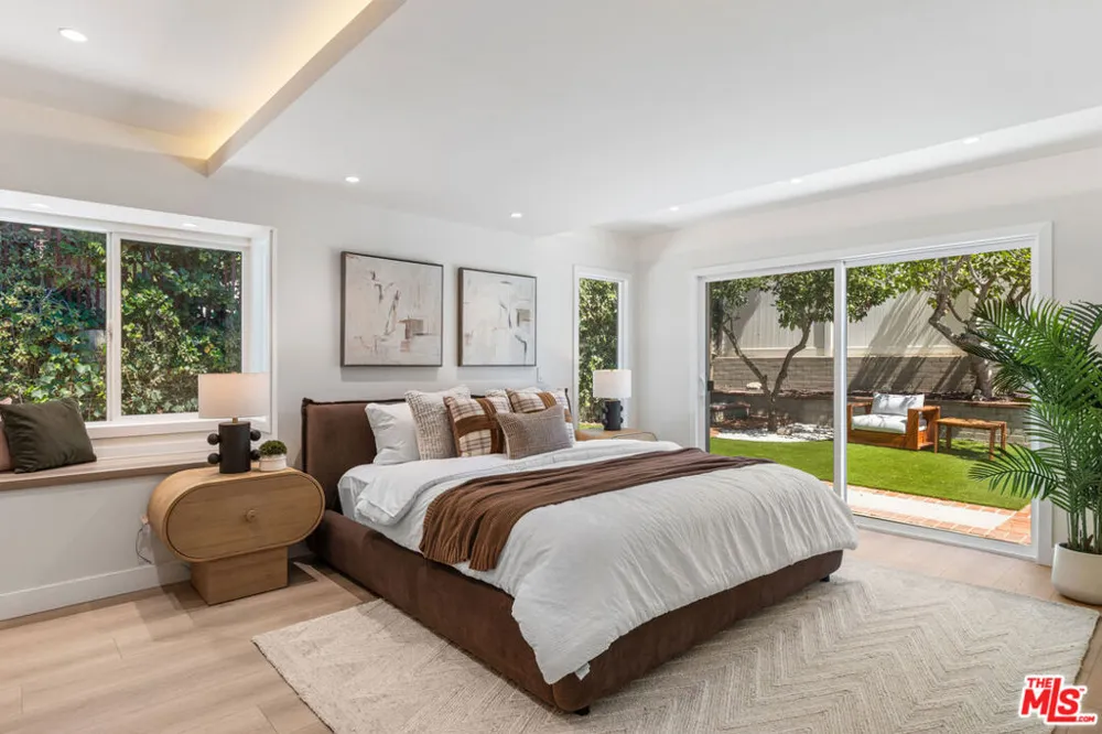 1180 Coronet Avenue Pasadena, CA 91107