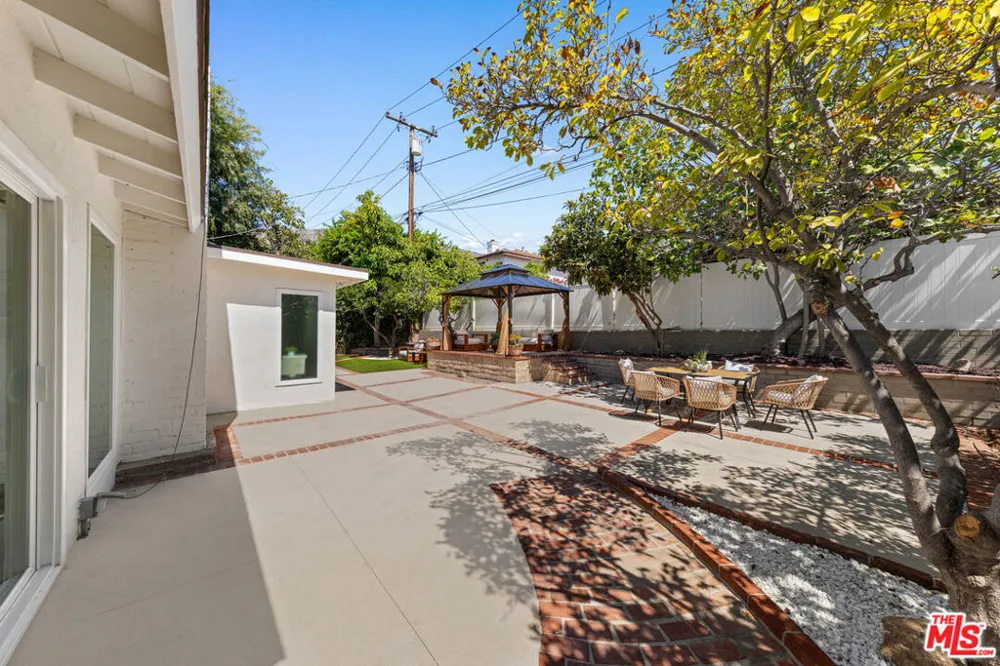 1180 Coronet Avenue Pasadena, CA 91107