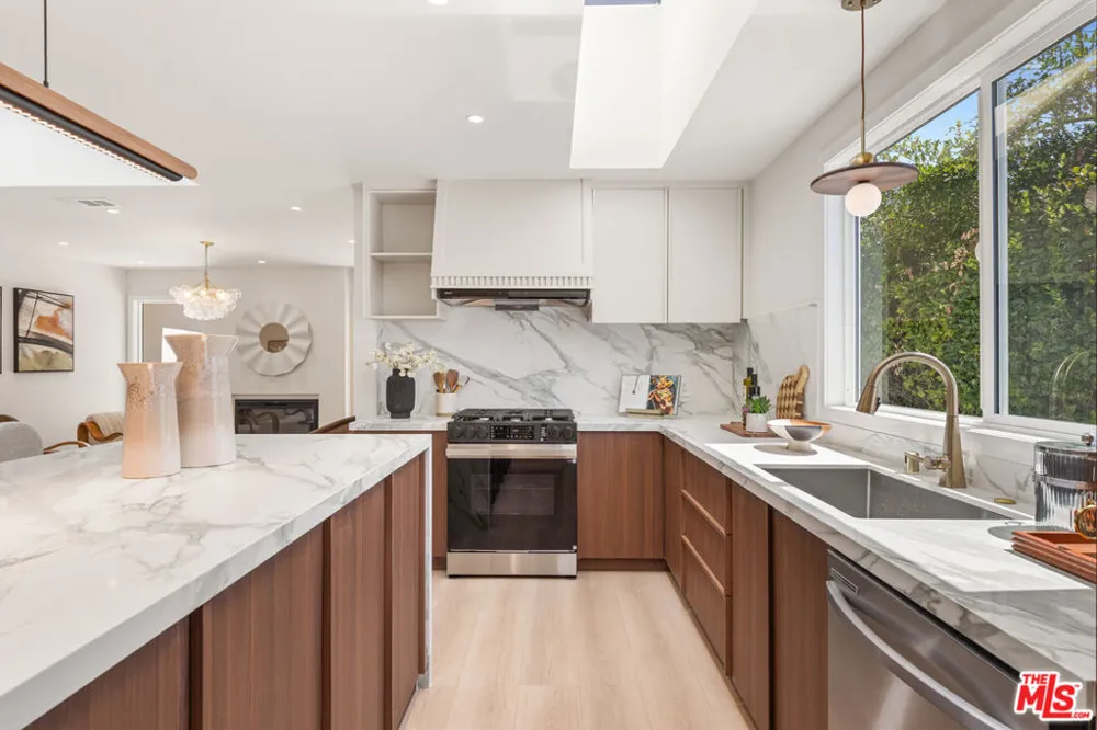 1180 Coronet Avenue Pasadena, CA 91107