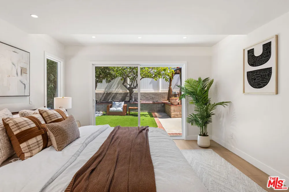 1180 Coronet Avenue Pasadena, CA 91107