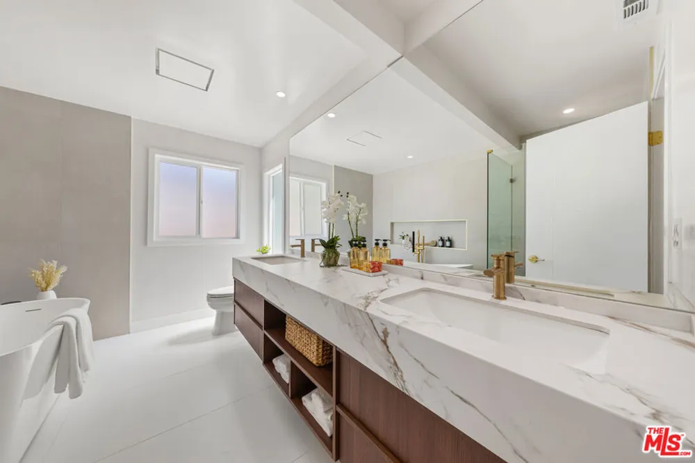 1180 Coronet Avenue Pasadena, CA 91107