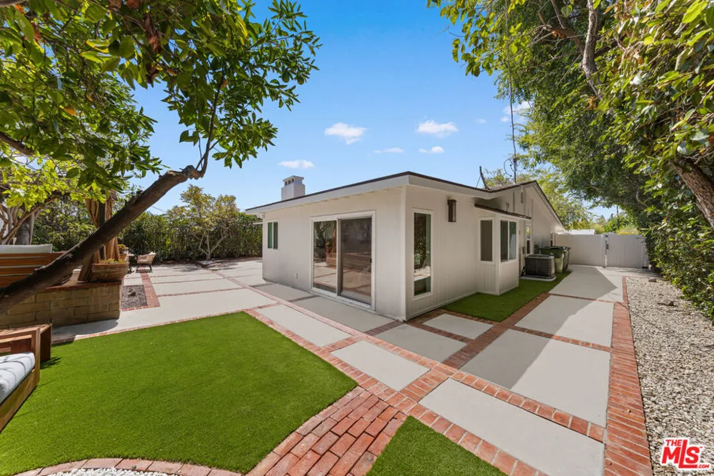 1180 Coronet Avenue Pasadena, CA 91107