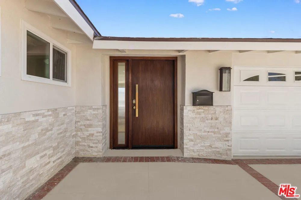 1180 Coronet Avenue Pasadena, CA 91107