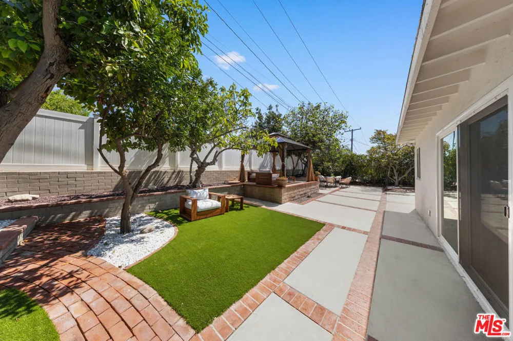 1180 Coronet Avenue Pasadena, CA 91107