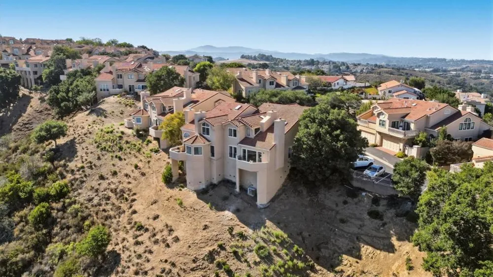 4 Honeysuckle Lane San Carlos, CA 94070