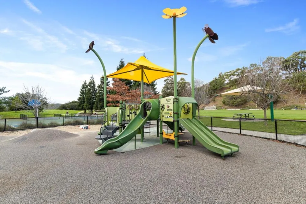 4 Honeysuckle Lane San Carlos, CA 94070