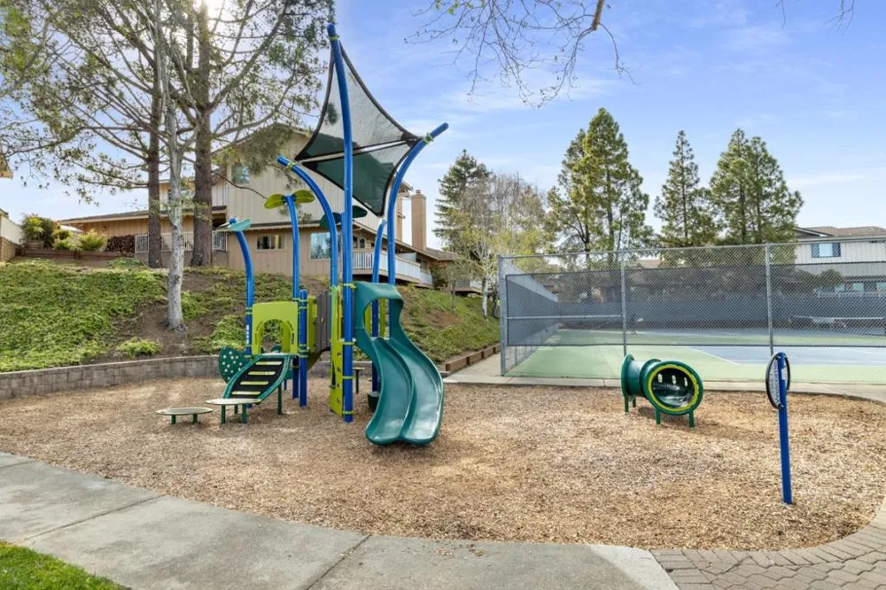 4 Honeysuckle Lane San Carlos, CA 94070