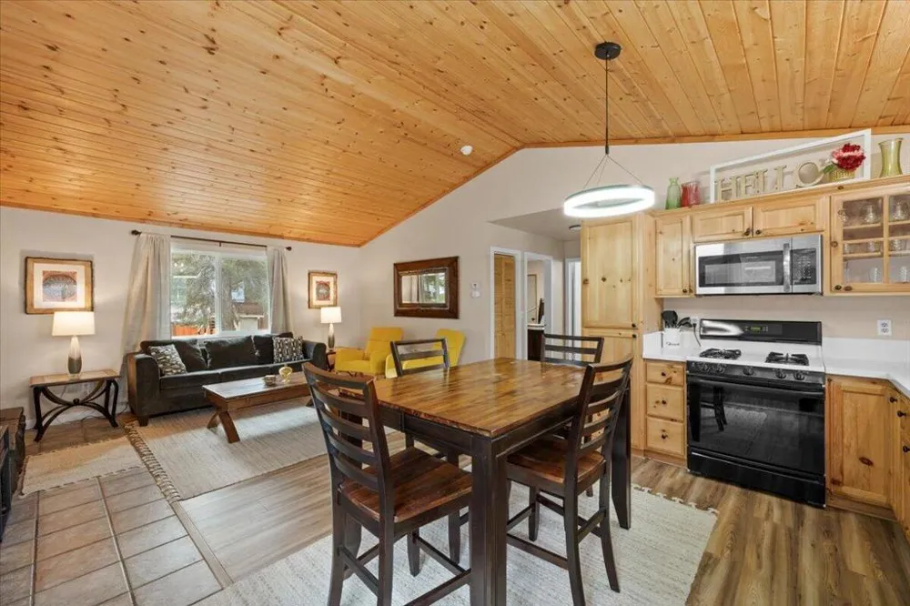 196 Sunset Lane Sugarloaf, CA 92386