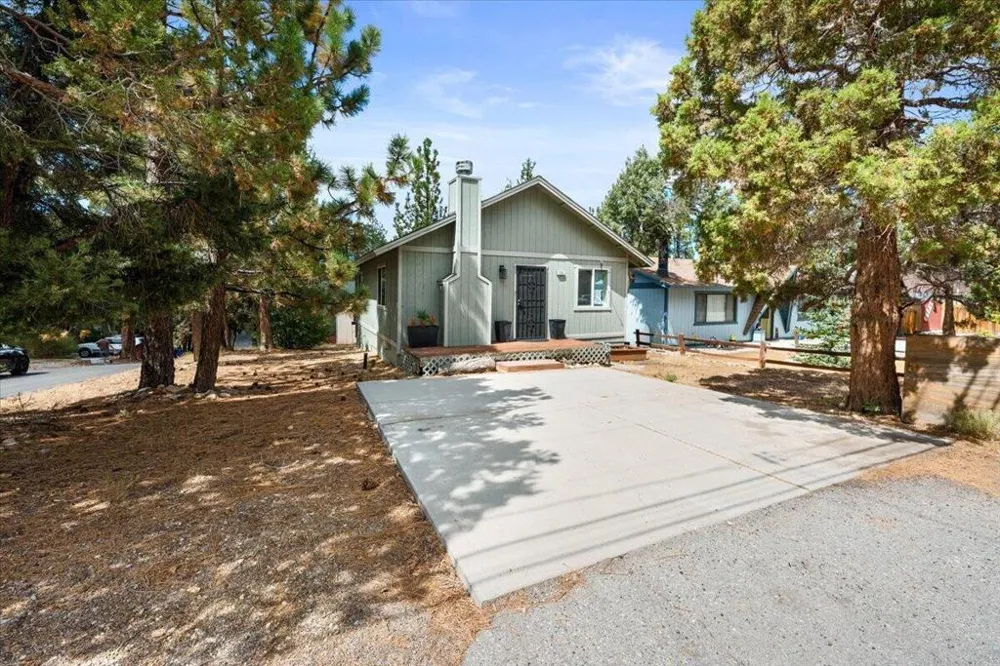 196 Sunset Lane Sugarloaf, CA 92386