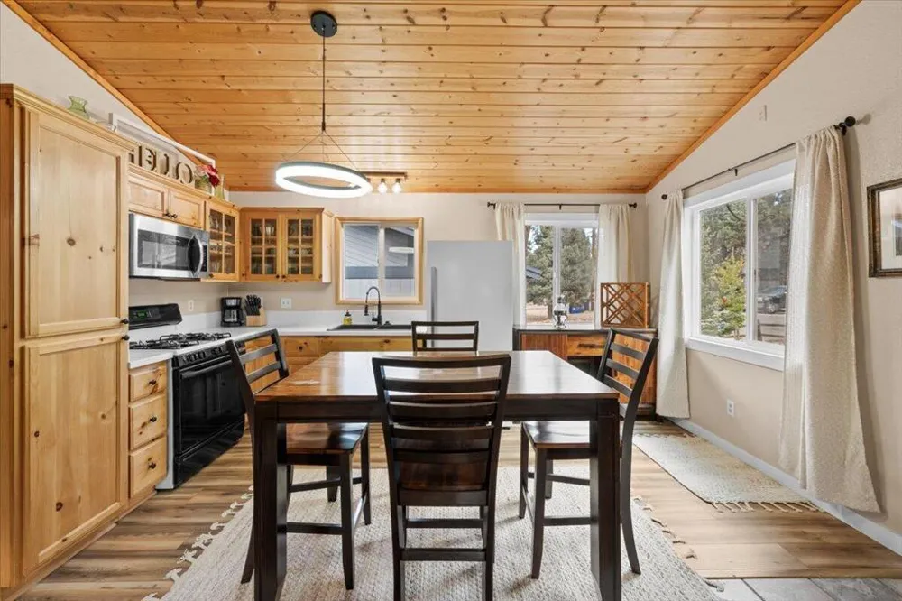 196 Sunset Lane Sugarloaf, CA 92386