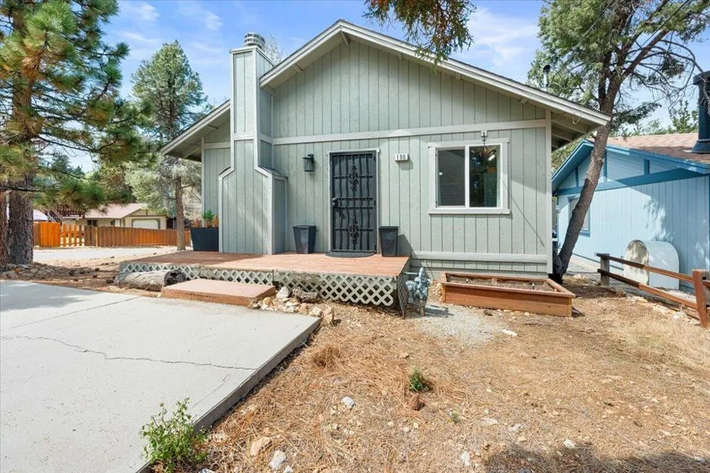 196 Sunset Lane Sugarloaf, CA 92386