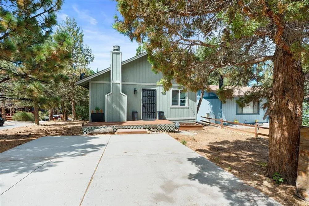 196 Sunset Lane Sugarloaf, CA 92386