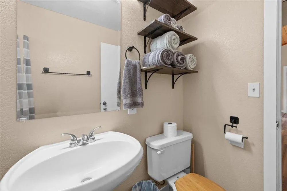 196 Sunset Lane Sugarloaf, CA 92386