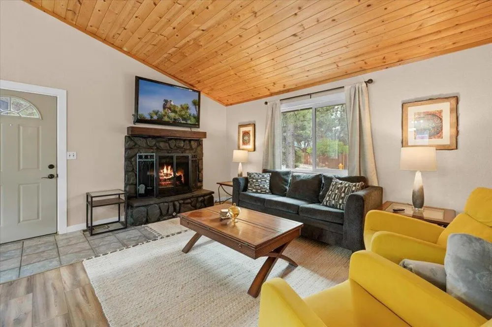 196 Sunset Lane Sugarloaf, CA 92386