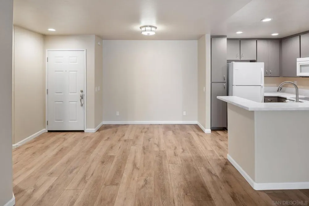 580 Camino de la Reina #321 San Diego, CA 92108