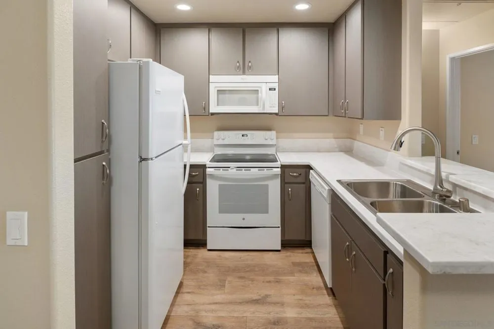 580 Camino de la Reina #321 San Diego, CA 92108