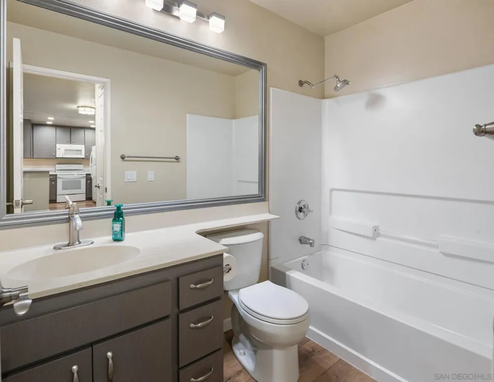 580 Camino de la Reina #321 San Diego, CA 92108