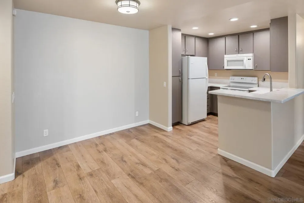 580 Camino de la Reina #321 San Diego, CA 92108
