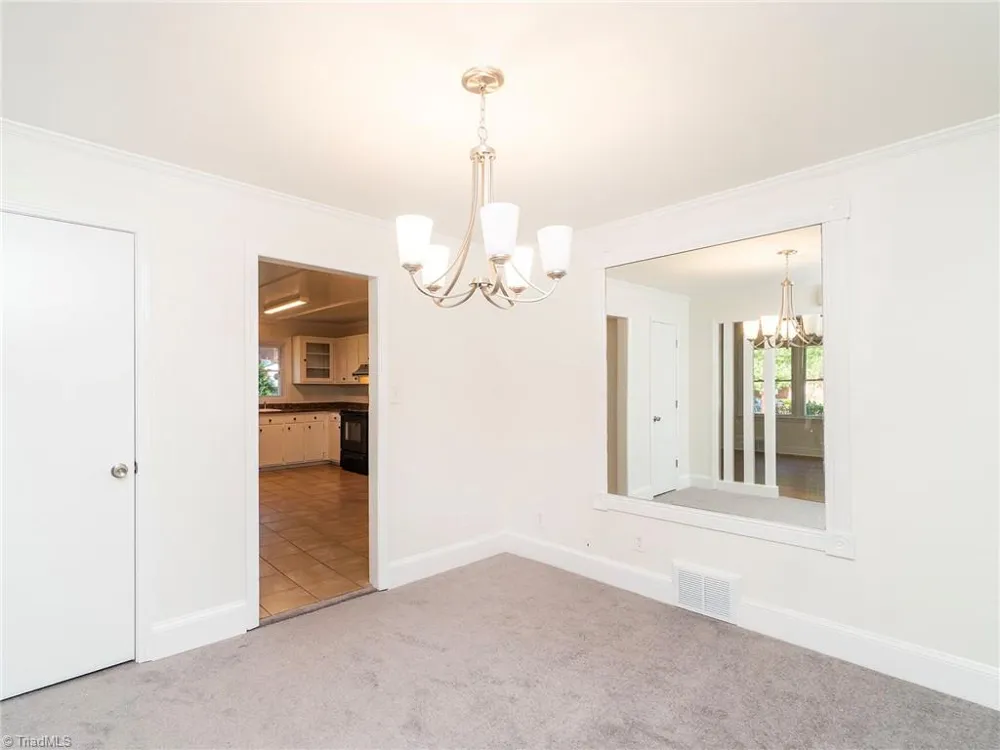 1527 Sherwood Drive Burlington, NC 27215