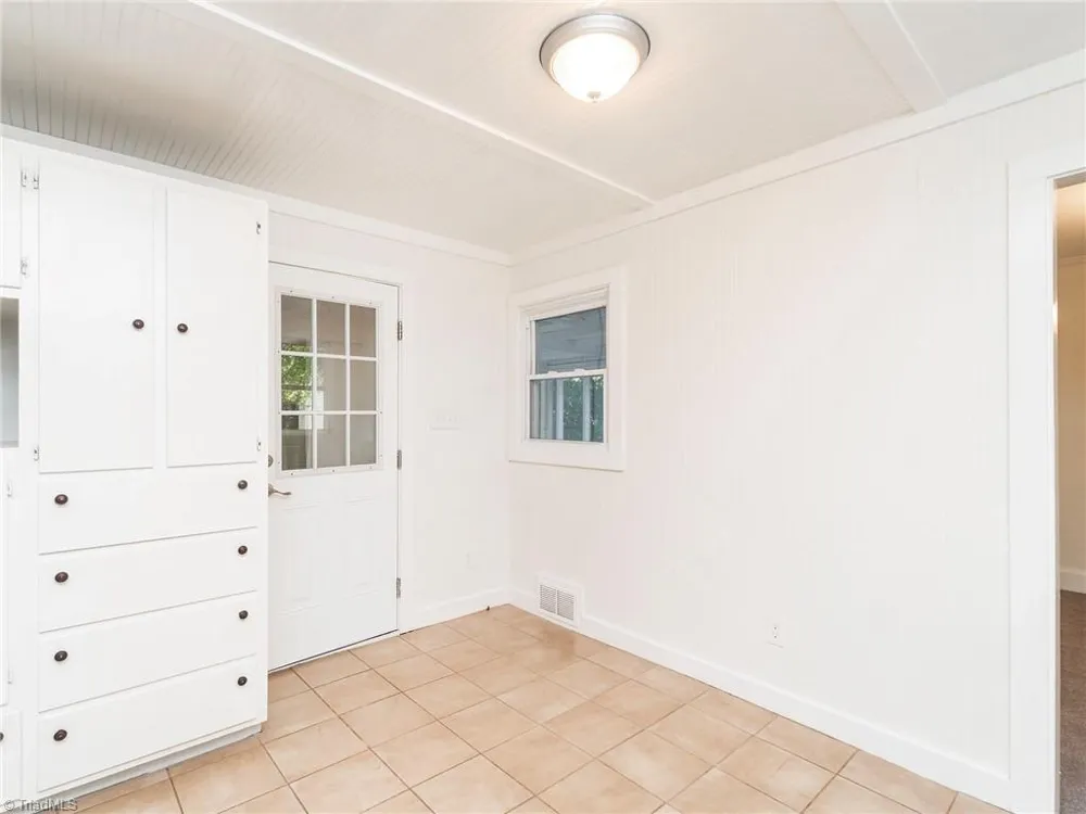 1527 Sherwood Drive Burlington, NC 27215