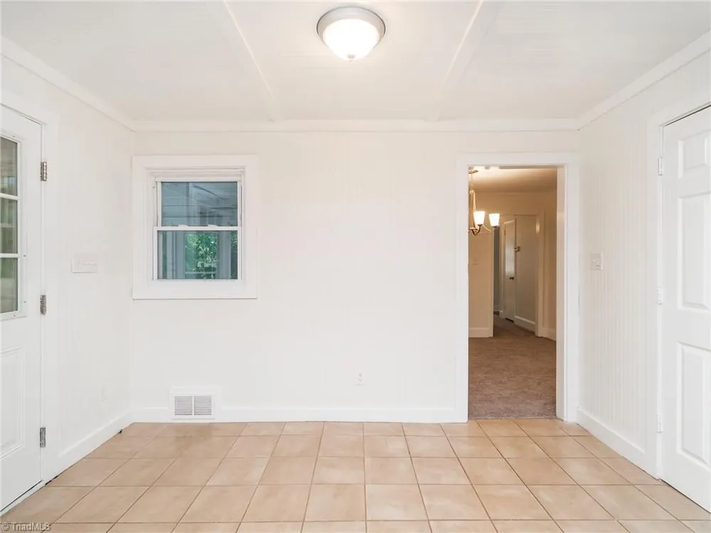 1527 Sherwood Drive Burlington, NC 27215