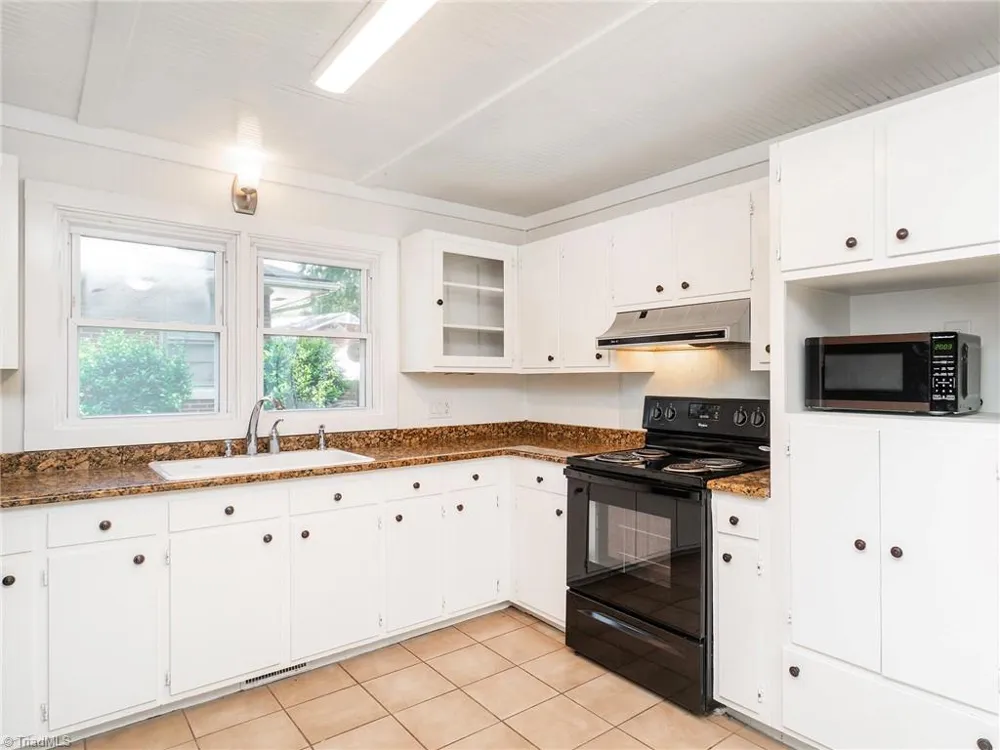 1527 Sherwood Drive Burlington, NC 27215