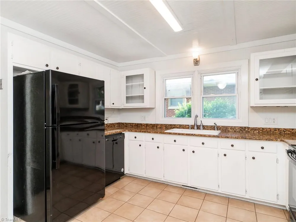1527 Sherwood Drive Burlington, NC 27215