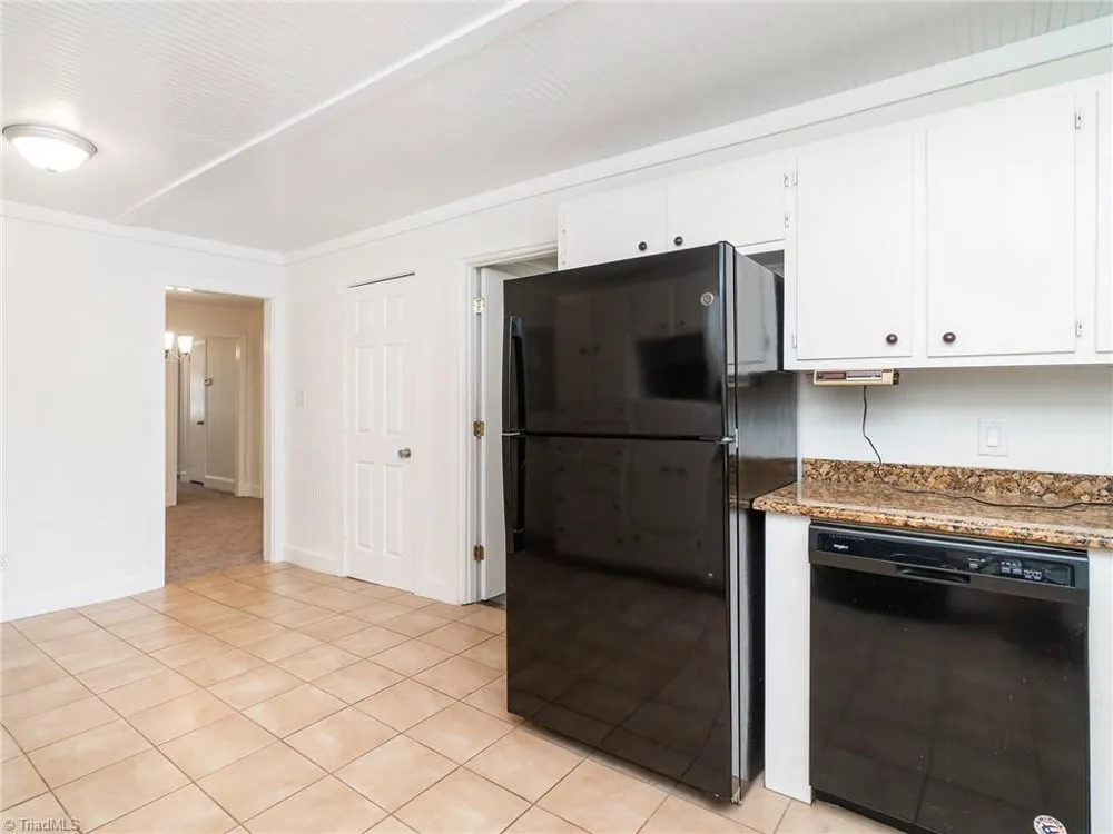 1527 Sherwood Drive Burlington, NC 27215